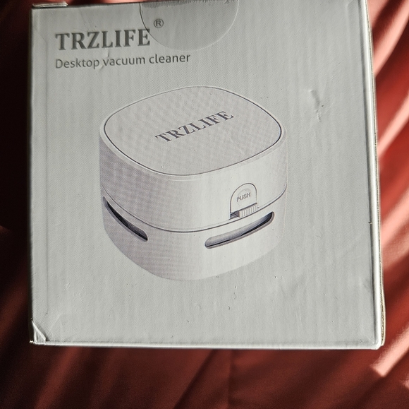 NEW TRZLIFE Desktop Vacuum Cleaner - Picture 2 of 4